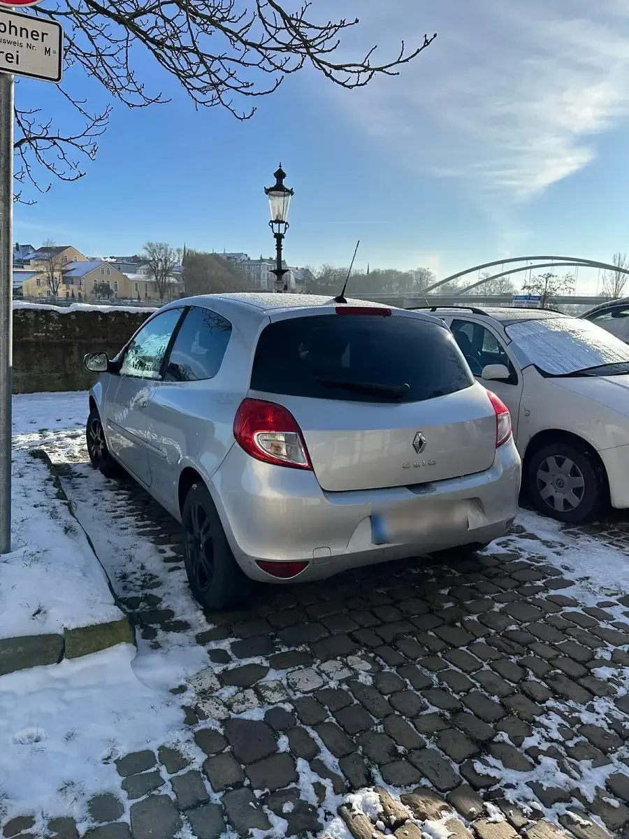 Gebraucht Renault Clio III 101 PS (74 kW) 2010 Silber Kleinwagen