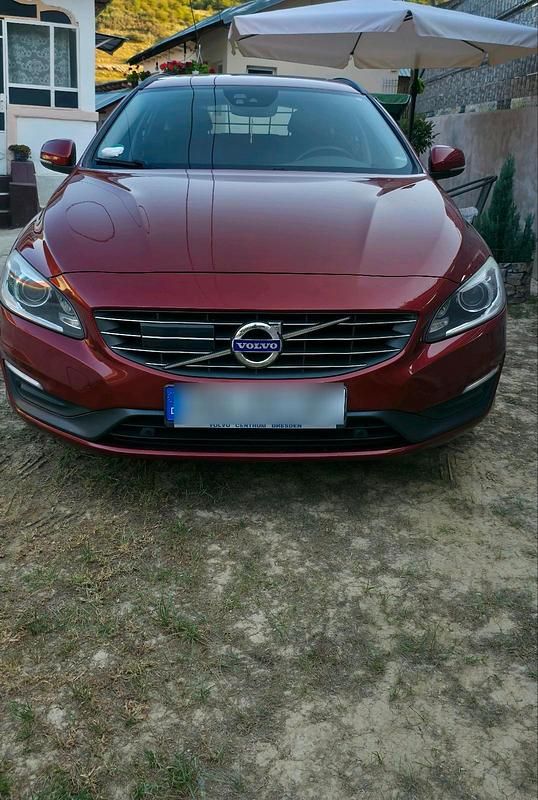 Andere farben Gebraucht 2015 Volvo V60 Kombi | 13.900 € - Bild 1/4