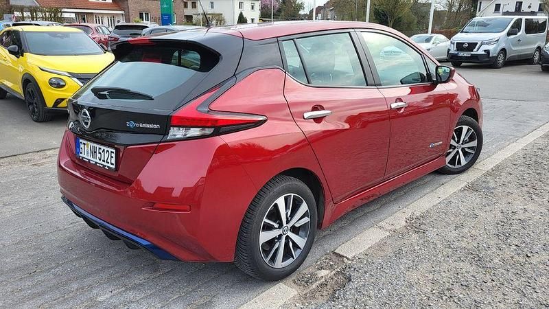 Gebraucht Nissan Leaf 360º 110 kW (150 PS) 2018 Rot Kleinwagen