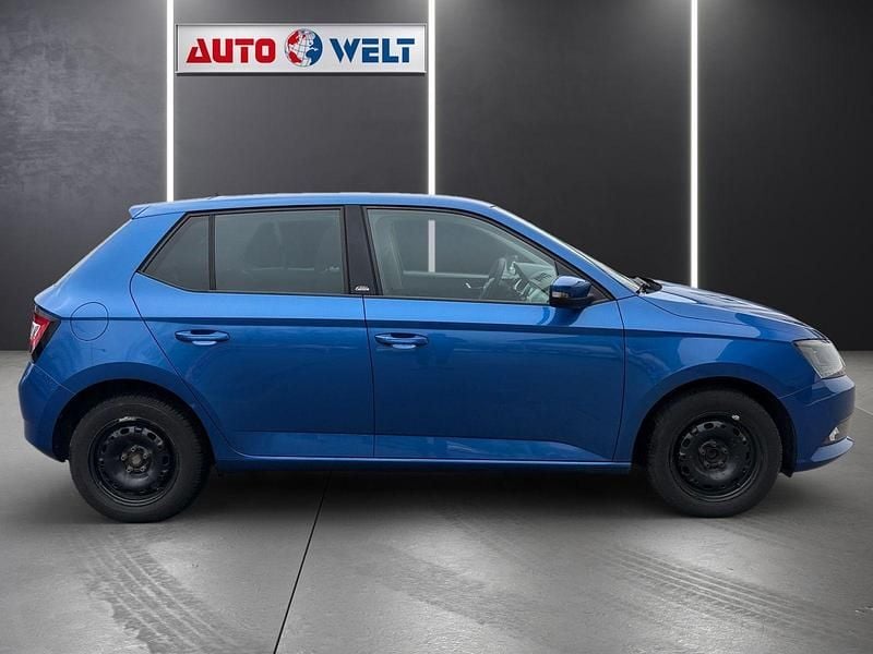 Gebraucht Skoda Fabia Active 75 PS (55 kW) 2015 Blau Kleinwagen