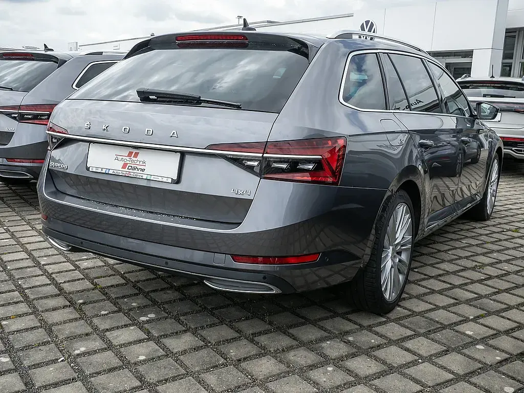 Gebraucht Skoda Superb LAURIN & KLEMENT 200 PS (147 kW) 2023 Grau / graphitgrau (metallic) Kombi