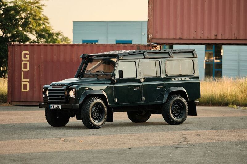 Grün Gebraucht 2015 Land Rover Defender SE SUV | 55.900 € (Fairer Preis) - Bild 1/4