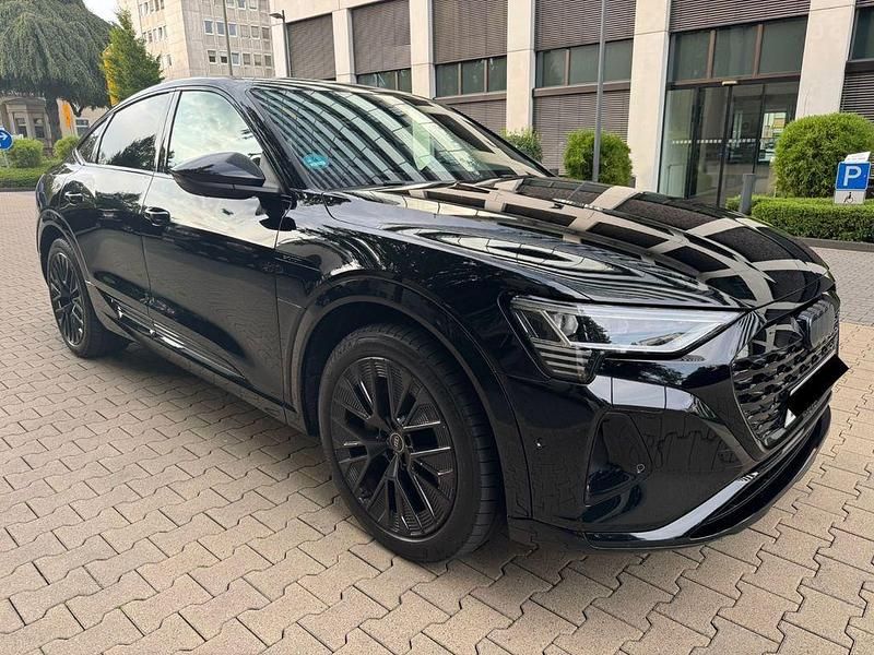 Schwarz Gebraucht 2024 Audi Q8 Sportback e-tron Advanced SUV | 47.900 € (Superpreis) - Bild 1/4