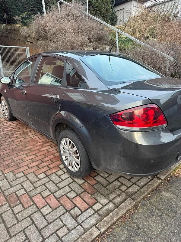 Gebraucht Fiat Linea 90 PS (66 kW) 2008 Braun Limousine