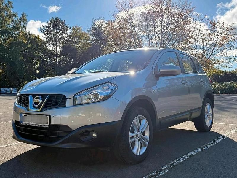 Silber Gebraucht 2012 Nissan Qashqai SUV | 8.999 € (Etwas zu teuer) - Bild 1/4