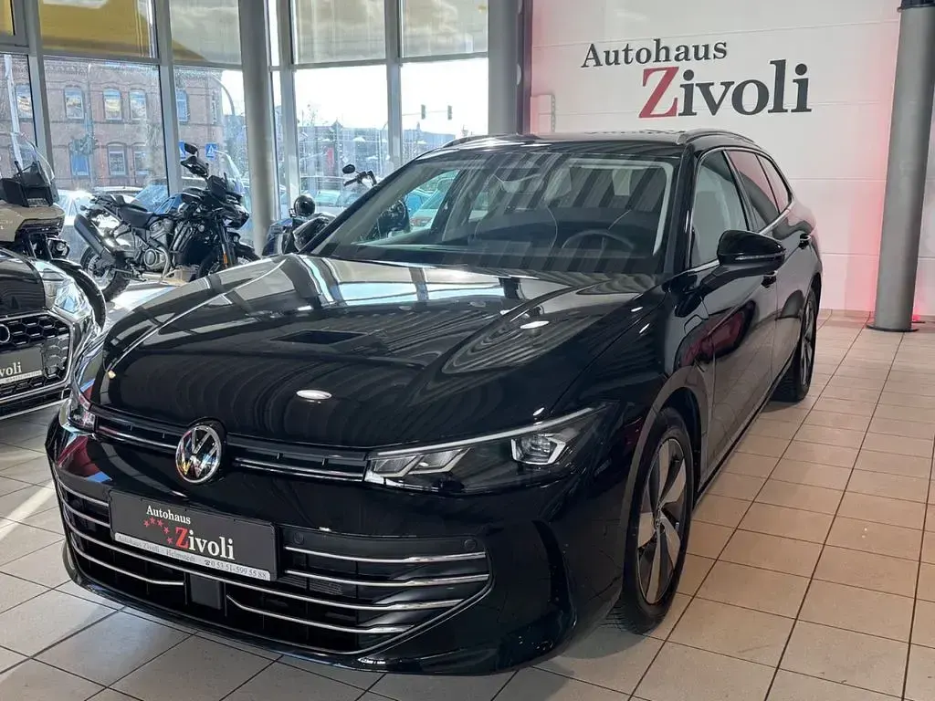 Second-hand VW Passat Highline 204 CP (150 kW) 2015 Negru Break