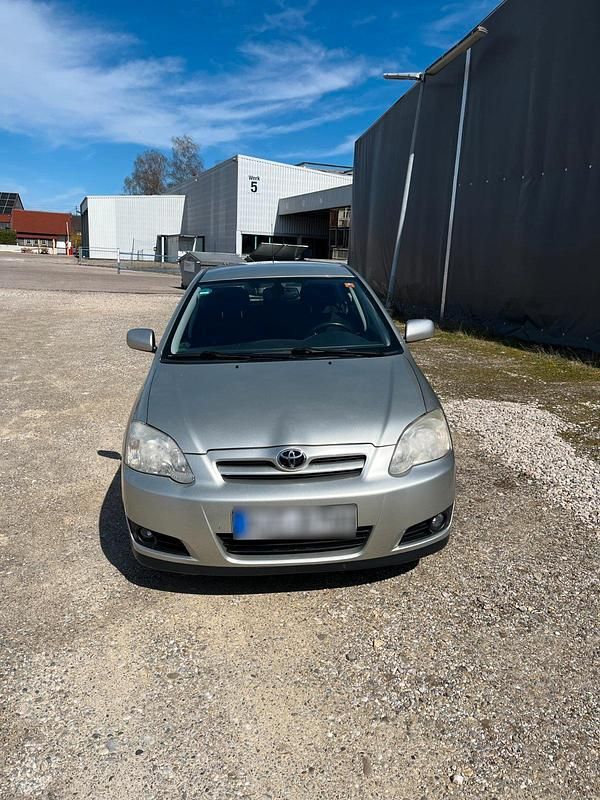 Gebraucht Toyota Corolla 96 PS (70 kW) 2004 Silber Kleinwagen