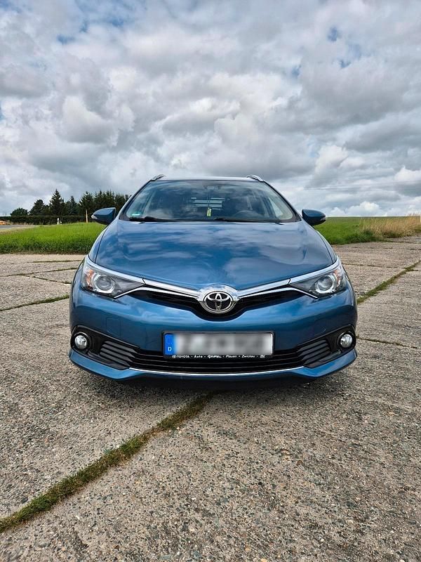 Blau Gebraucht 2016 Toyota Auris Touring Sports Kombi | 11.400 € (Fairer Preis) - Bild 1/4