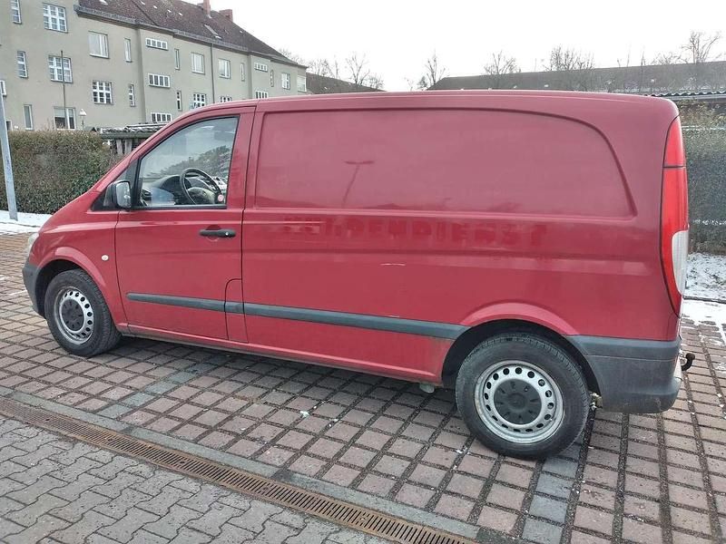 Gebraucht Mercedes Vito 95 PS (69 kW) 2011 Rot Van