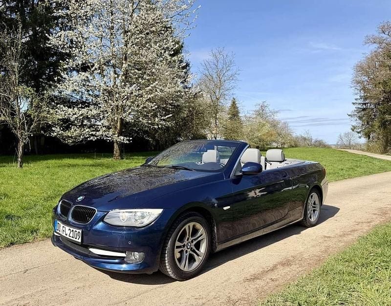 Gebraucht BMW 320 Cabriolet 170 PS (125 kW) 2011 Blau Cabrio
