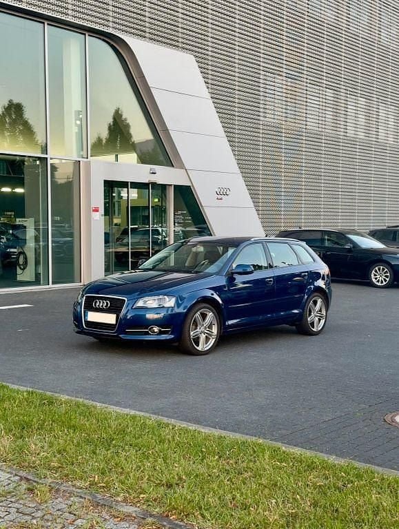 Blau Gebraucht 2011 Audi A3 Performance Limousine | 6.000 € (Superpreis) - Bild 1/4