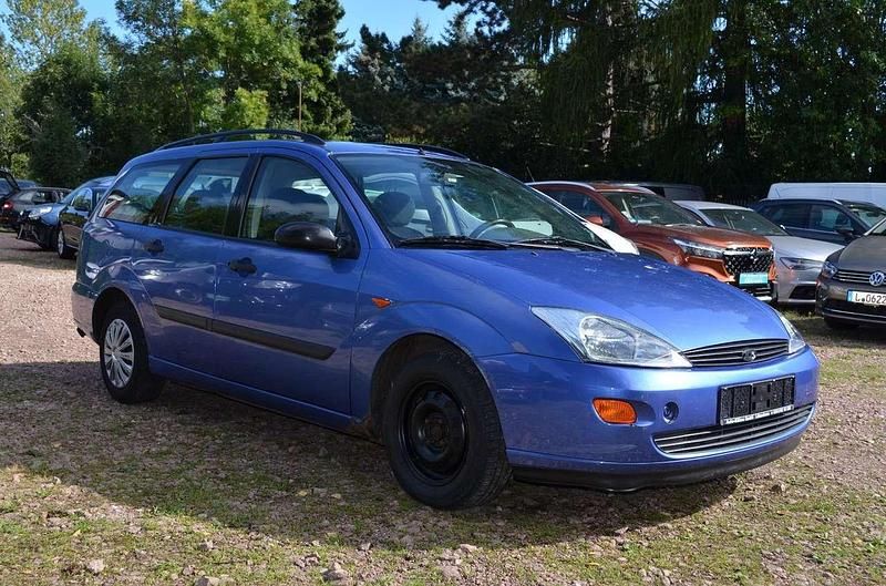 Gebraucht Ford Focus Ambiente 116 PS (85 kW) 1999 Blau Kombi