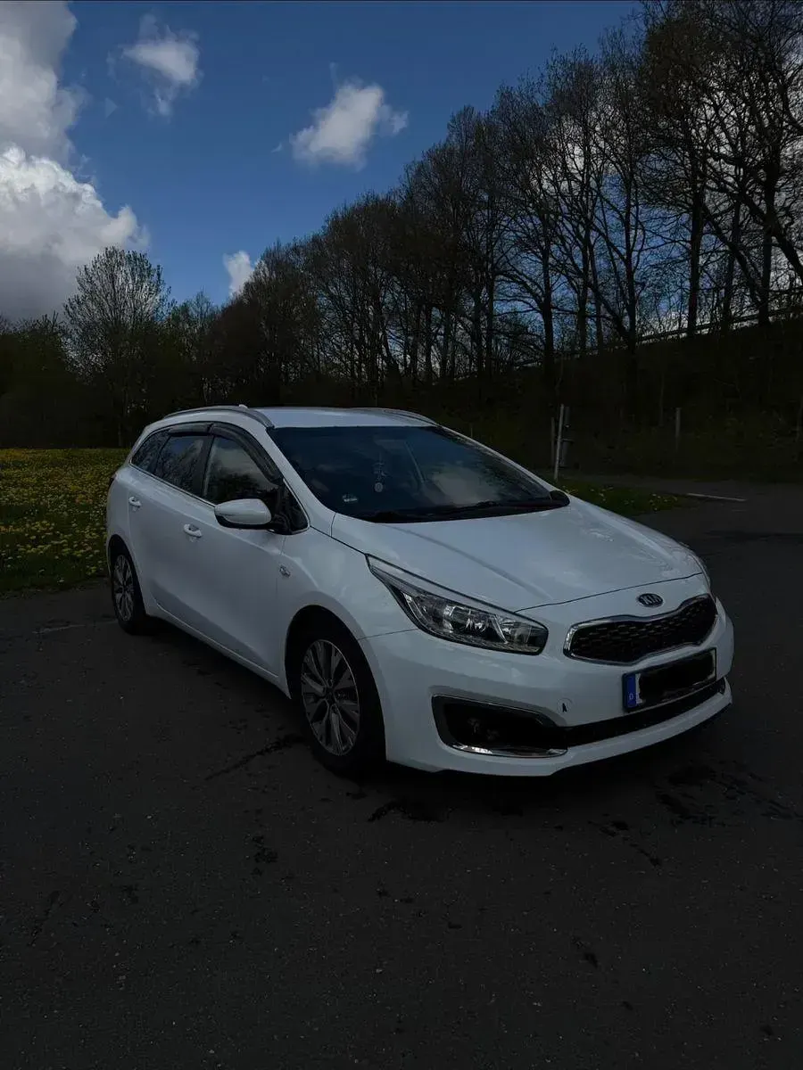 Gebraucht Kia Ceed DREAM-TEAM Edition 136 PS (100 kW) 2018 Weiß Kleinwagen