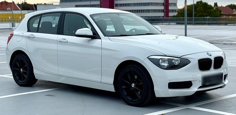 Weiß Gebraucht 2012 BMW 116 Sport Line Kleinwagen | 5.350 € (Guter Preis) - Bild 1/4