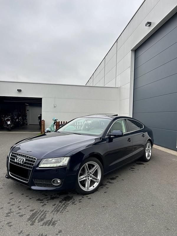 Blau Gebraucht 2010 Audi A5 Sportback Limousine | 7.490 € (Superpreis) - Bild 1/4