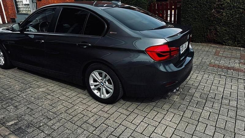 Gebraucht BMW 330e Advantage 252 PS (185 kW) 2017 Grau Limousine