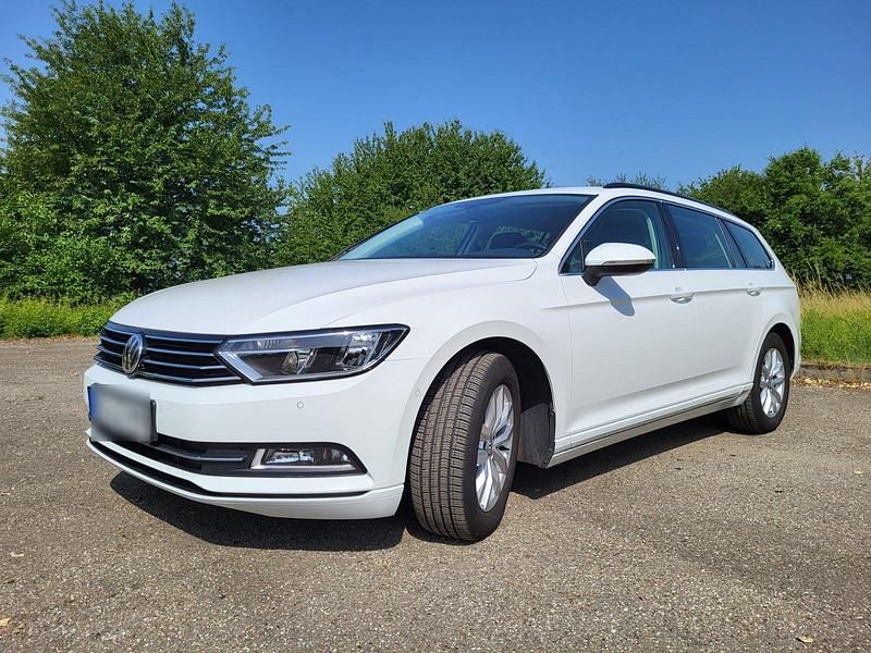 Weiß Gebraucht 2018 VW Passat Comfortline Kombi | 14.500 € (Superpreis) - Bild 1/4
