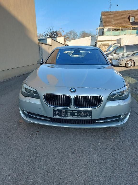 Silber Gebraucht 2012 BMW 525 Sport Line Limousine | 10.700 € (Guter Preis) - Bild 1/4