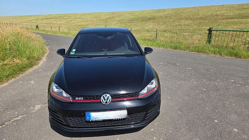 Gebraucht VW Golf VII GTI 220 PS (161 kW) 2016 Schwarz Limousine