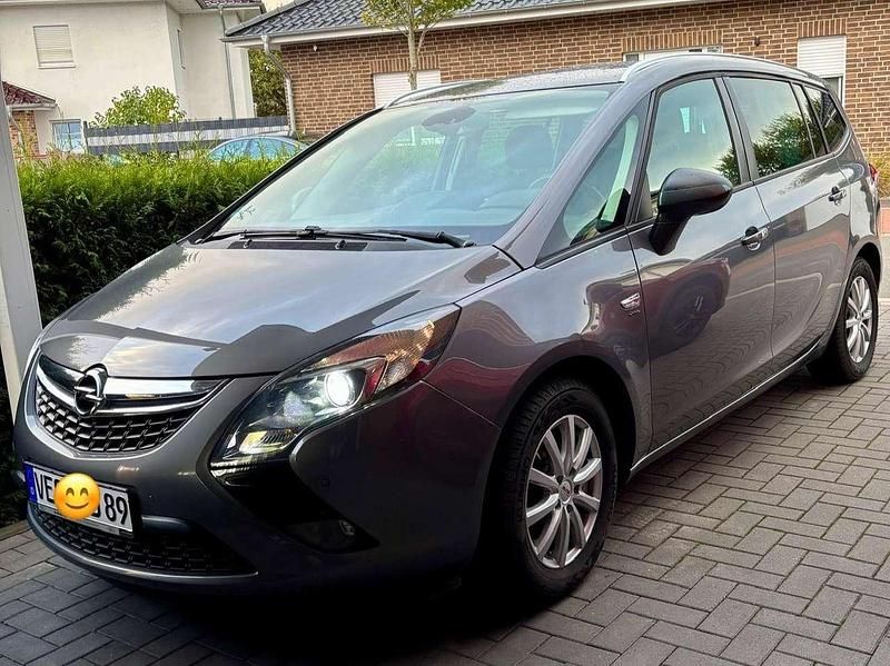 Grau Gebraucht 2016 Opel Zafira Tourer Van / Kleinbus | 12.500 € (Etwas zu teuer) - Bild 1/1