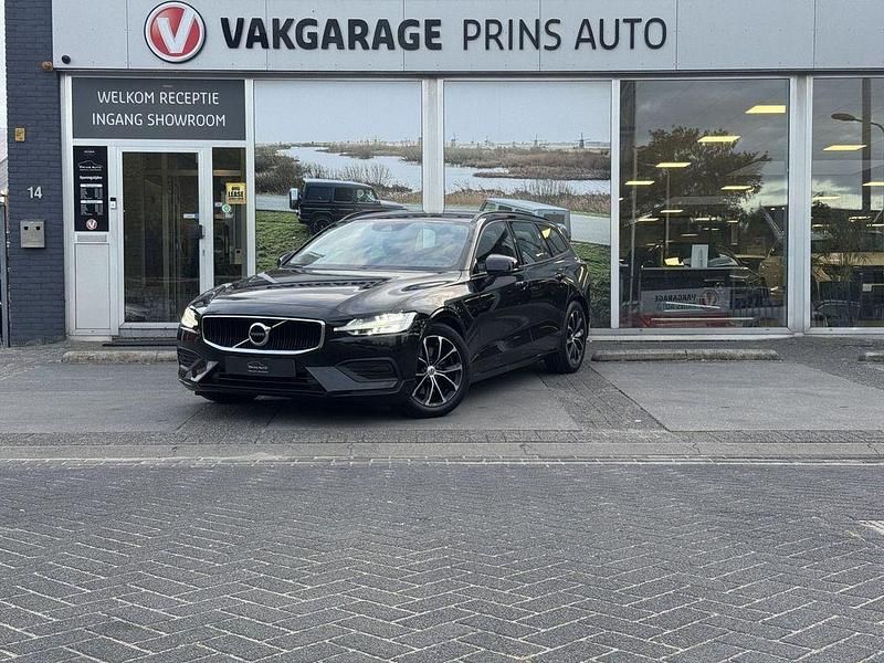 Schwarz Gebraucht 2020 Volvo V60 Momentum Kombi | 15.367 € (Superpreis) - Bild 1/4
