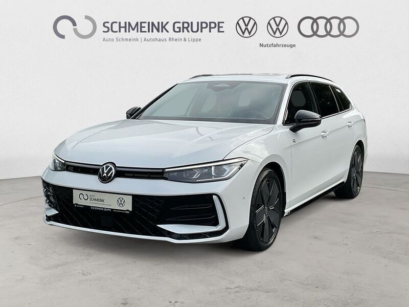 Oryxweiß perlmutteffekt Gebraucht 2024 VW Passat R-line Kombi | 42.780 € (Fairer Preis) - Bild 1/4