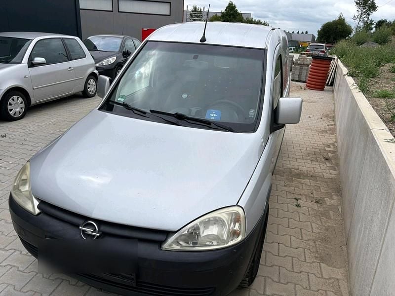 Grau Gebraucht 2005 Opel Combo Van / Kleinbus | 1.850 € - Bild 1/4