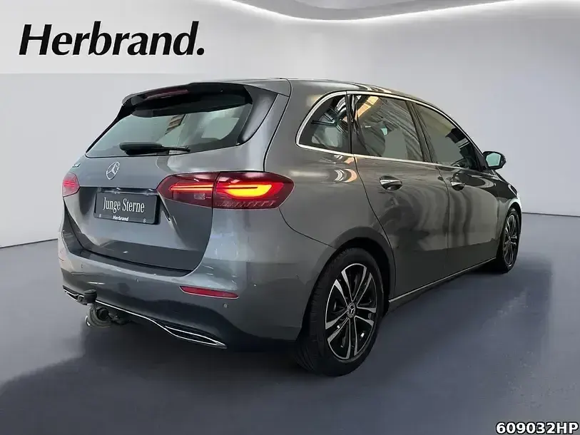 Gebraucht Mercedes B200 Progressive 163 PS (119 kW) 2025 Metalliclack mountaingrau Kleinwagen