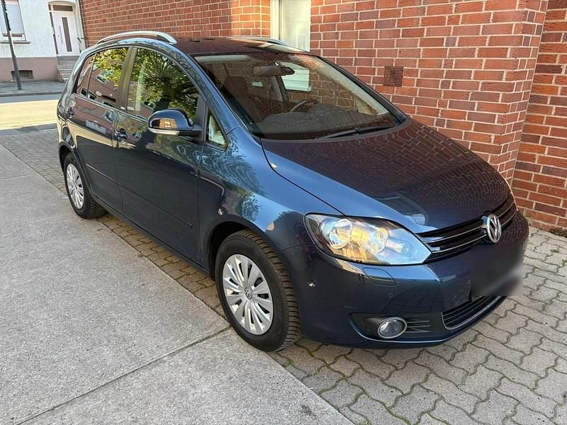 Second-hand VW Golf VII 105 CP (77 kW) 2012 Albastru Berlinǎ
