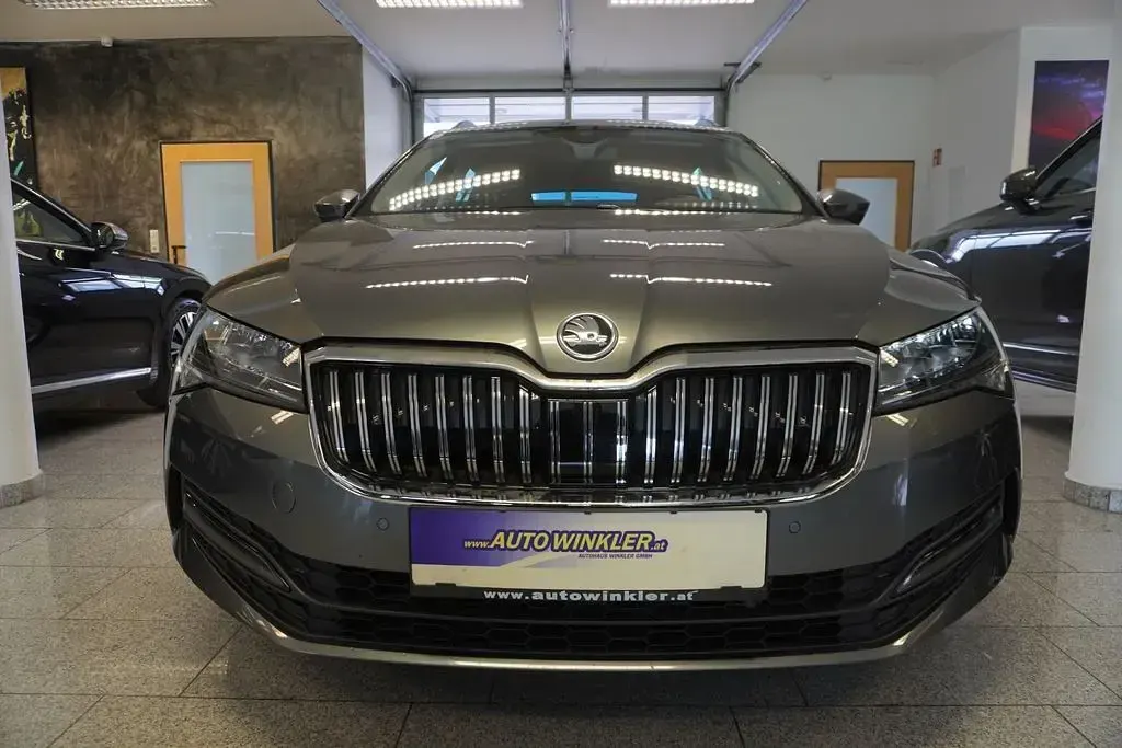 Gebraucht Skoda Superb Ambition 150 PS (110 kW) 2023 Silber Limousine