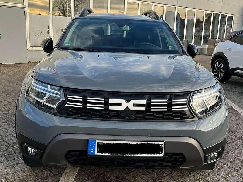 Grau Gebraucht 2023 Dacia Duster Extreme SUV | 19.850 € (Fairer Preis) - Bild 1/4