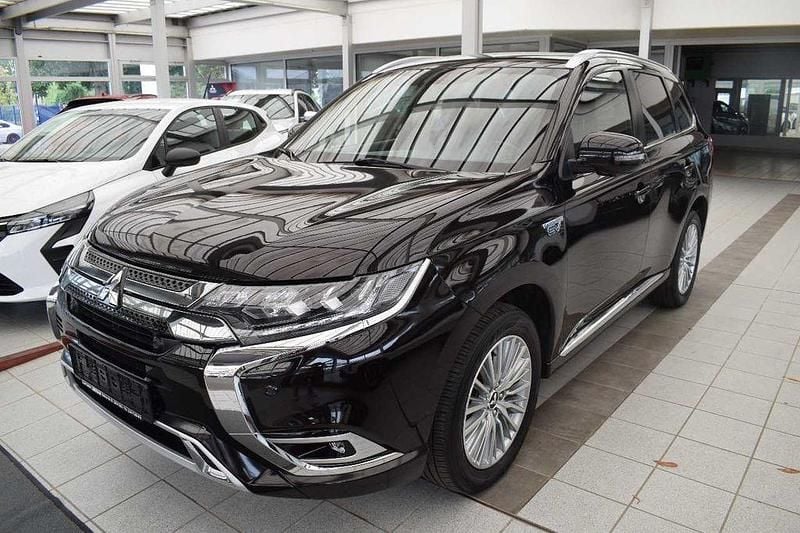 Rubinschwarz Gebraucht 2019 Mitsubishi Outlander P-HEV Intro Edition SUV | 20.990 € (Fairer Preis) - Bild 1/4