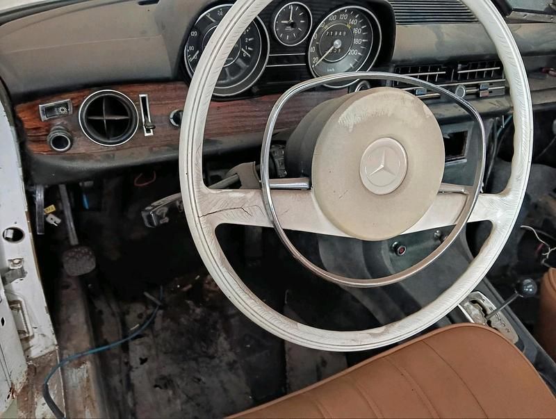 Gebraucht Mercedes W114 150 PS (110 kW) 1968 Weiß Coupé