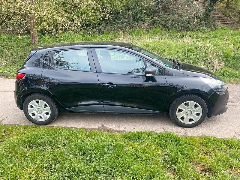 Gebraucht Renault Clio IV Life 75 PS (55 kW) 2016 Schwarz Kleinwagen