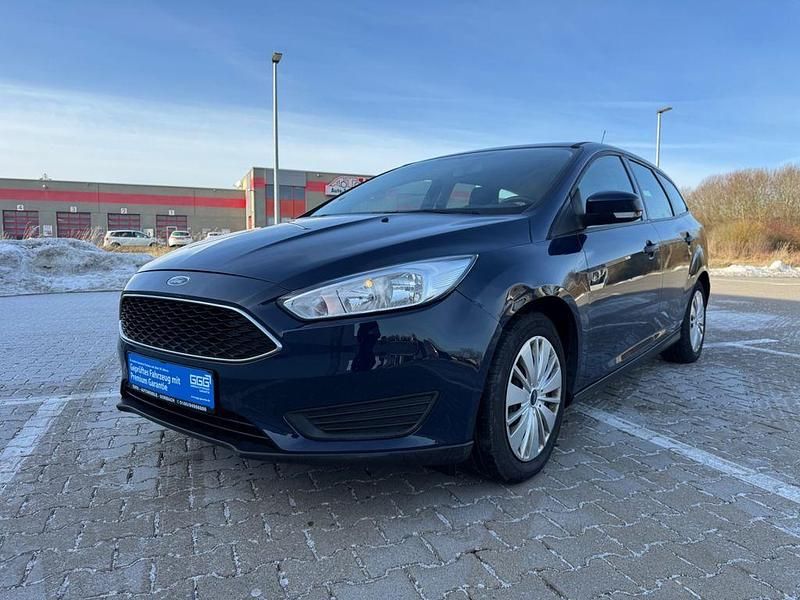 Gebraucht Ford Focus Trend 101 PS (74 kW) 2014 Blau Limousine