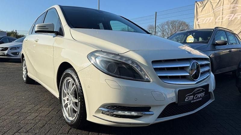 Gebraucht Mercedes B180 109 PS (80 kW) 2012 Weiß Van / Kleinbus