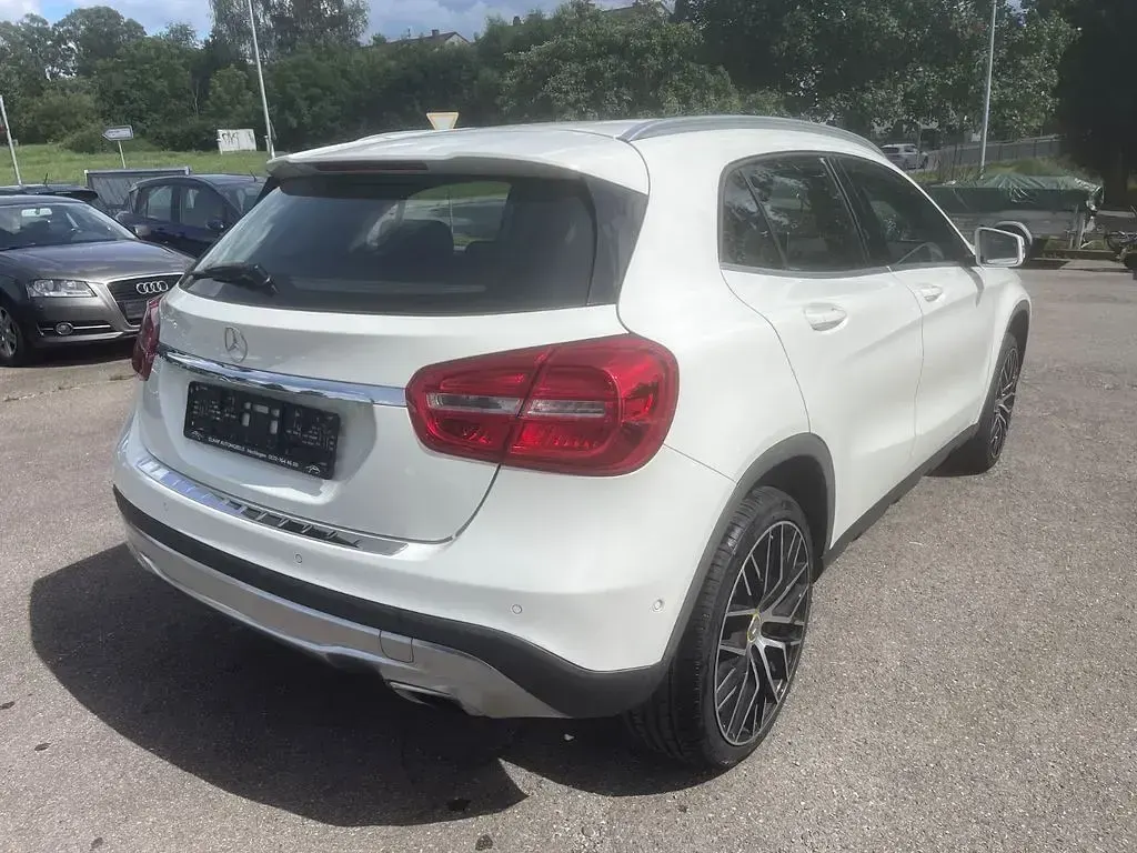Gebraucht Mercedes GLA200 156 PS (114 kW) 2016 Weiß SUV