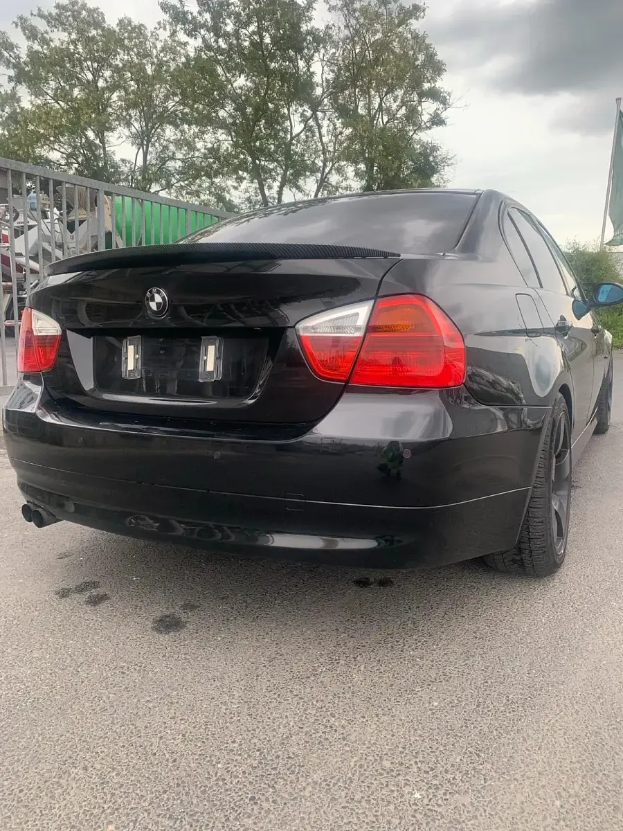 Gebraucht BMW 318 143 PS (105 kW) 2008 Schwarz Limousine