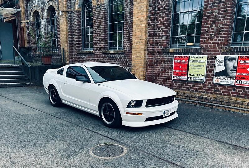 Weiß Gebraucht 2005 Ford Mustang GT S Coupé | 18.000 € (Fairer Preis) - Bild 1/4