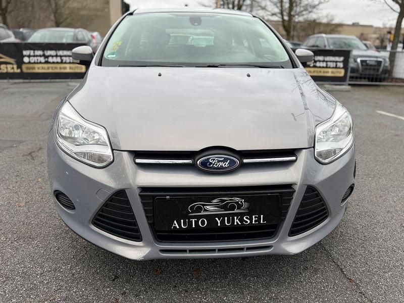 Gebraucht Ford Focus Trend 101 PS (74 kW) 2014 Silber Limousine