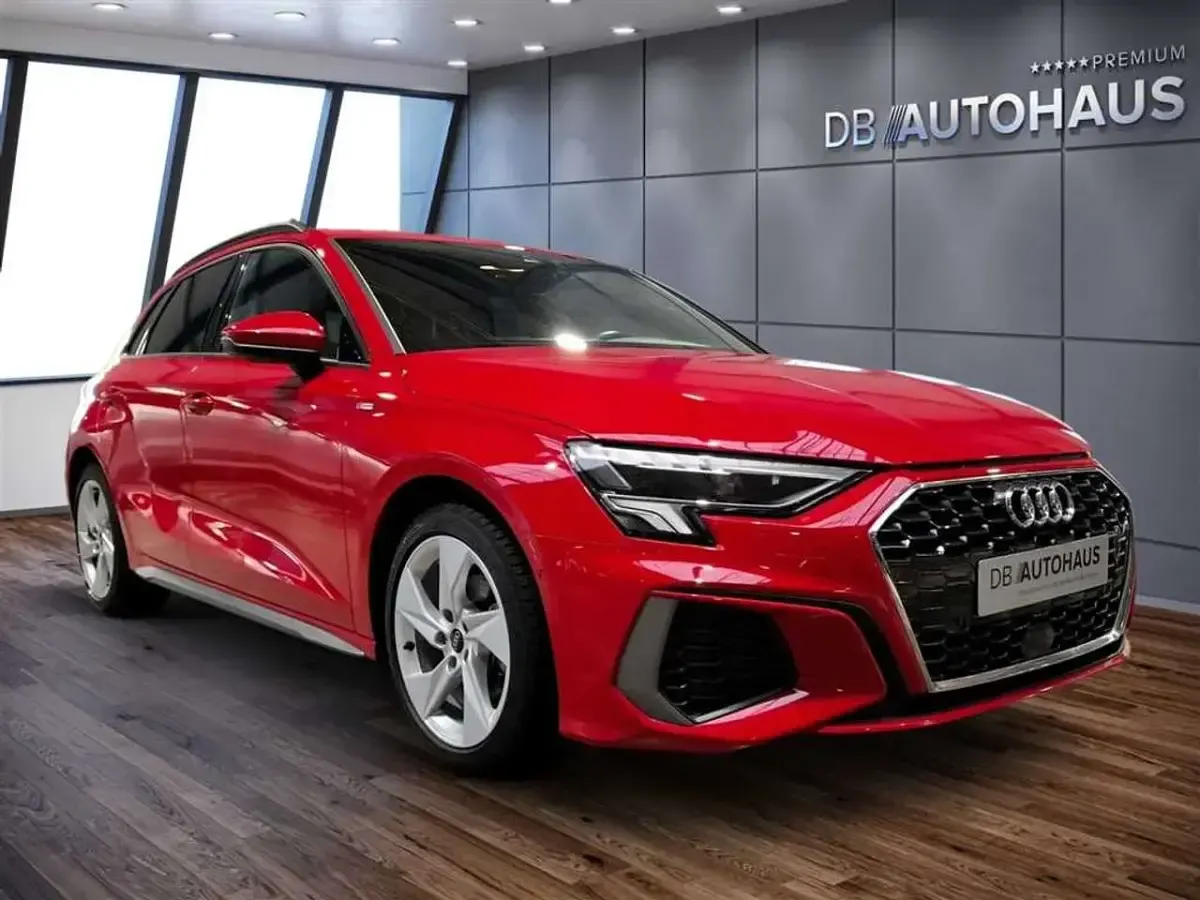 Gebraucht Audi A3 S-Line 150 PS (110 kW) 2024 Rot Limousine