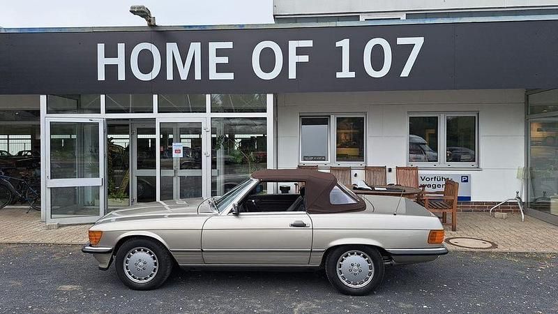 Rauchsilber (702) Gebraucht 1985 Mercedes SL500 Cabrio | 49.950 € - Bild 1/4