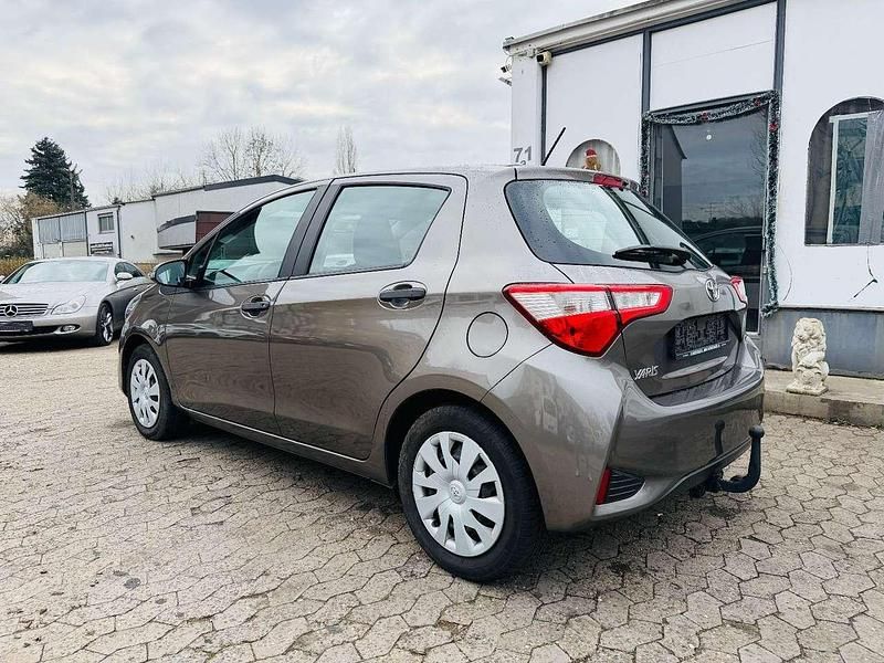 Gebraucht Toyota Yaris 111 PS (81 kW) 2017 Grau Kleinwagen