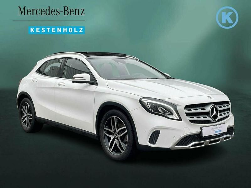 Gebraucht Mercedes GLA250 Urban 211 PS (155 kW) 2019 Unilack polarweiß SUV
