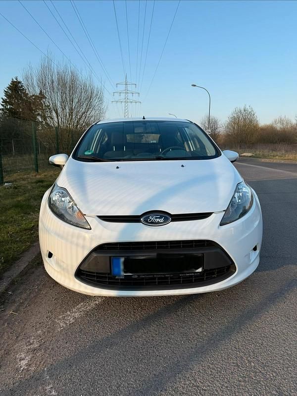 Gebraucht Ford Fiesta 82 PS (60 kW) 2011 Weiß Kleinwagen