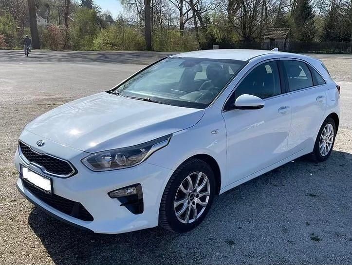 Weiß Gebraucht 2020 Kia Ceed Vision Limousine | 15.999 € (Guter Preis) - Bild 1/4