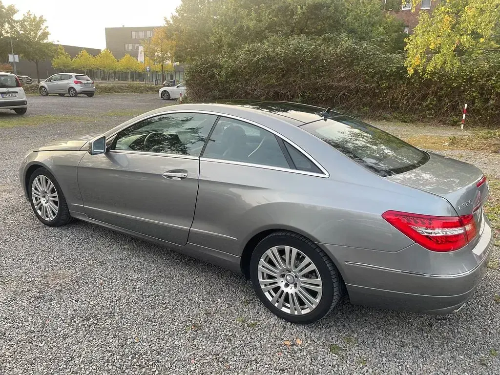 Gebraucht Mercedes E350 265 PS (194 kW) 2012 Grau Coupé