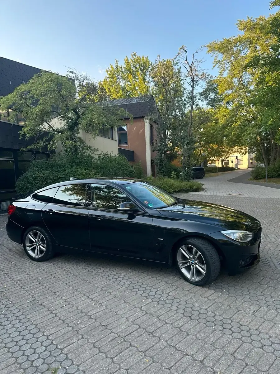 Gebraucht BMW 320 Sport Line 190 PS (139 kW) 2017 Schwarz Kombi