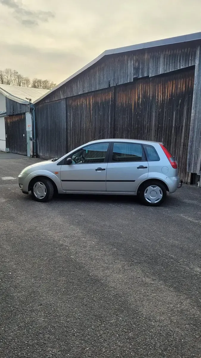 Gebraucht Ford Fiesta 80 PS (58 kW) 2005 Silber Kleinwagen