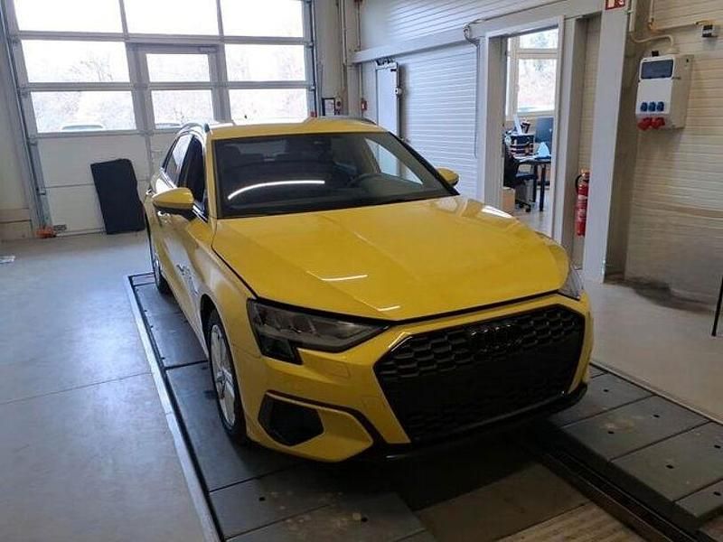 Gebraucht Audi A3 Advanced 150 PS (110 kW) 2023 Pythongelb metallic Limousine